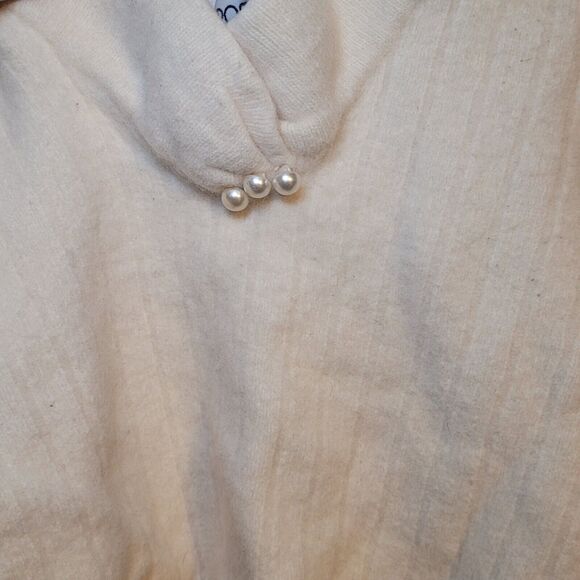 Apostrohe Girls Lambswool Blend Sweater Size M Cream Ivory Pearl Buttons - Picture 2 of 6